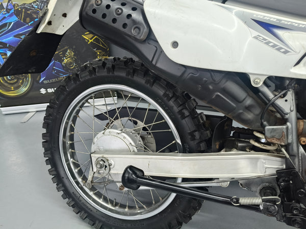 Suzuki DR200