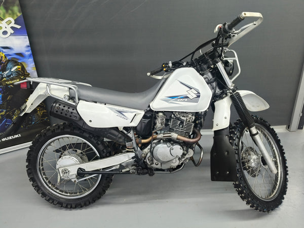 Suzuki DR200