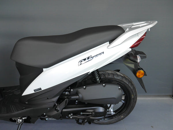 2023 SUZUKI UK110 WHITE as new